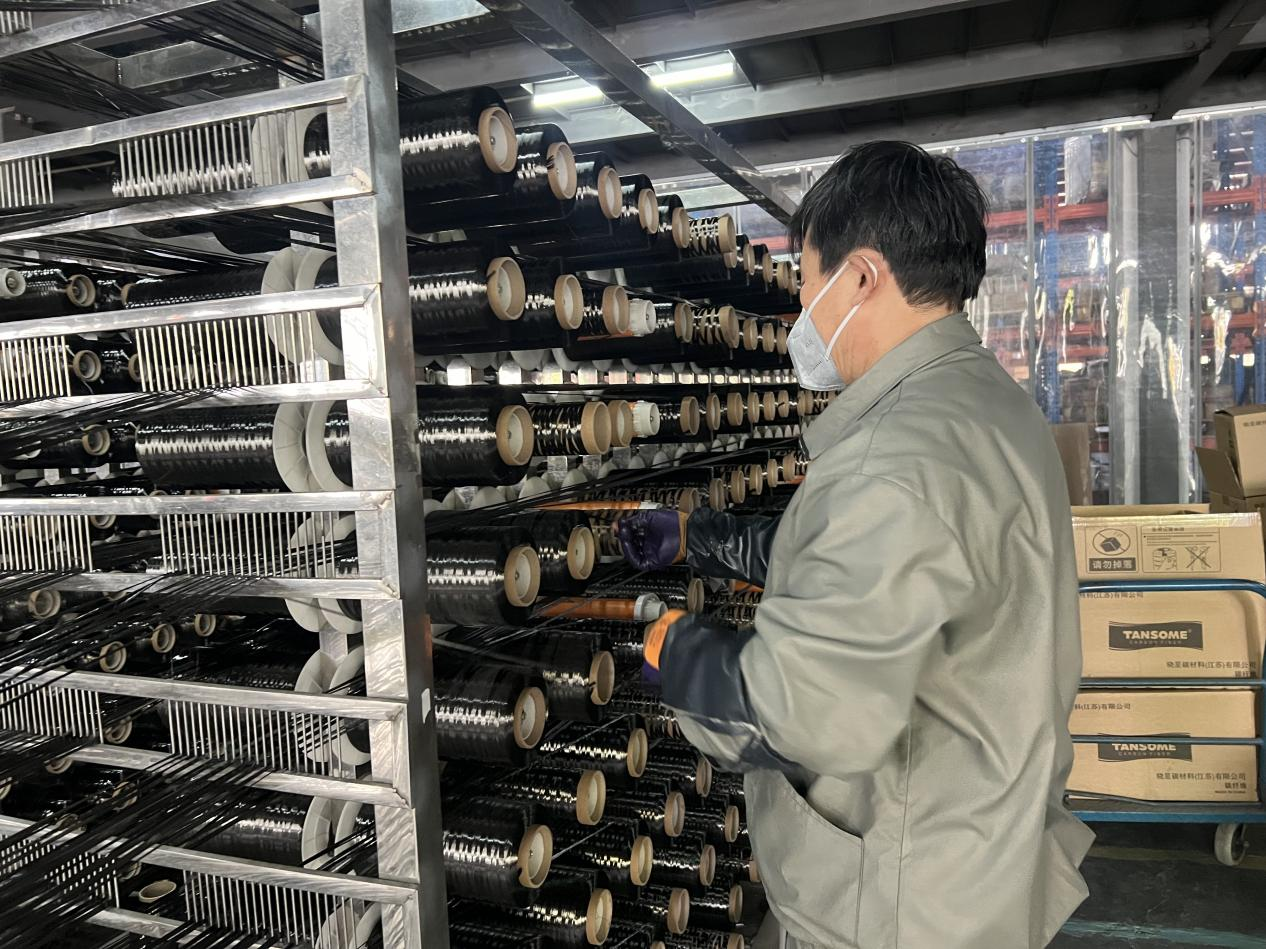 曼卡特碳纖維布、源頭廠家直供高強(qiáng)度材料